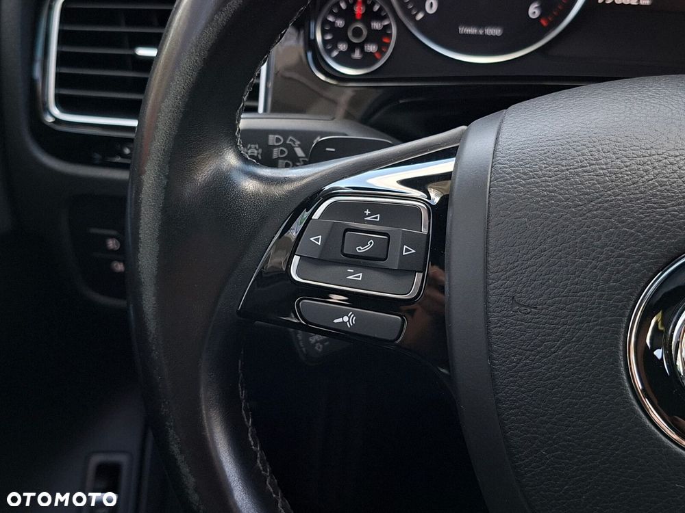 Volkswagen Touareg - 21
