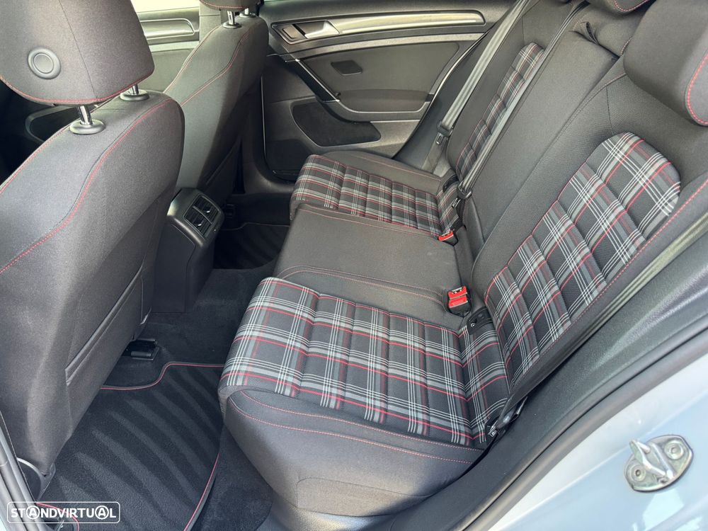 VW Golf 2.0 TSI GTI DSG Performance - 43