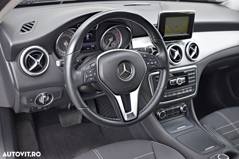 Mercedes-Benz GLA 220 d 7G-DCT - 12