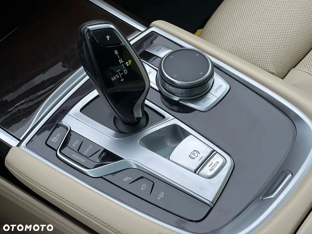 BMW Seria 7 750i xDrive - 31