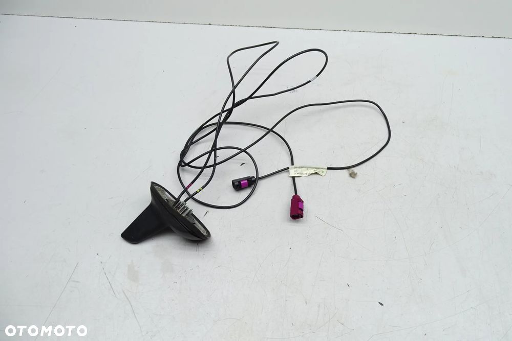 Mercedes C W204 Antena dachowa pletwa 2048207075 - 2