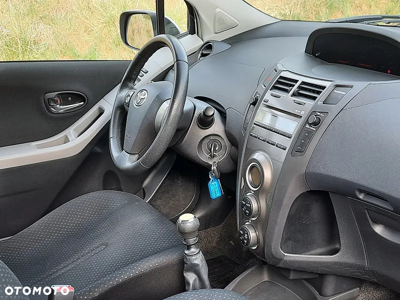 Toyota Yaris 1.33 Sol - 13