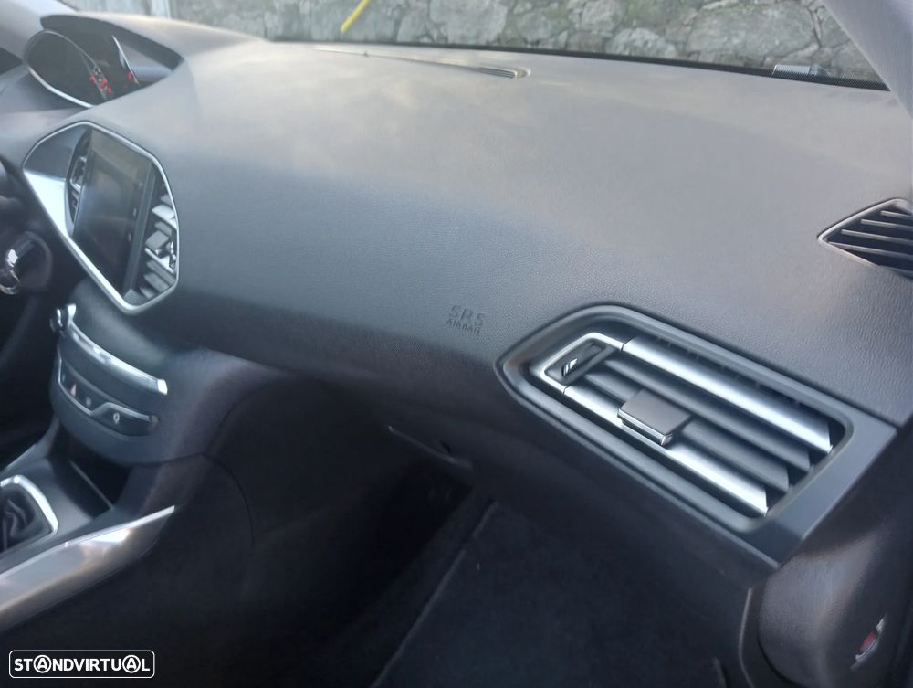 Peugeot 308 SW 1.2 PureTech Allure Pack - 23