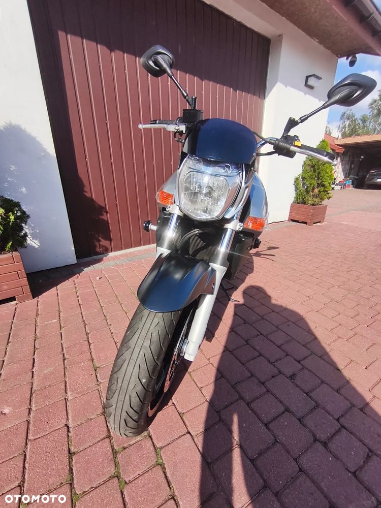 Suzuki GSR - 9