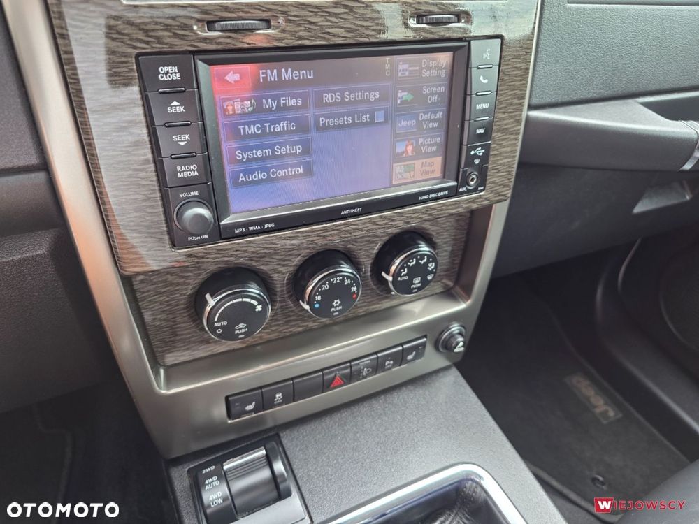 Jeep Cherokee - 24