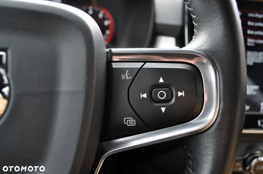 Volvo XC 40 T3 Momentum Pro - 28