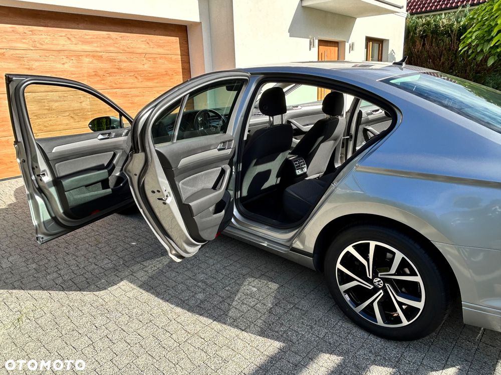 Volkswagen Passat 1.6 TDI BMT Trendline - 10
