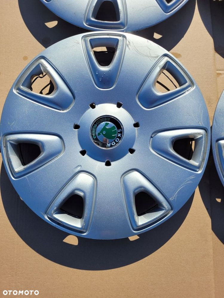 KOŁPAKI 16 SKODA YETI ROOMSTER 5L0601147 - 2