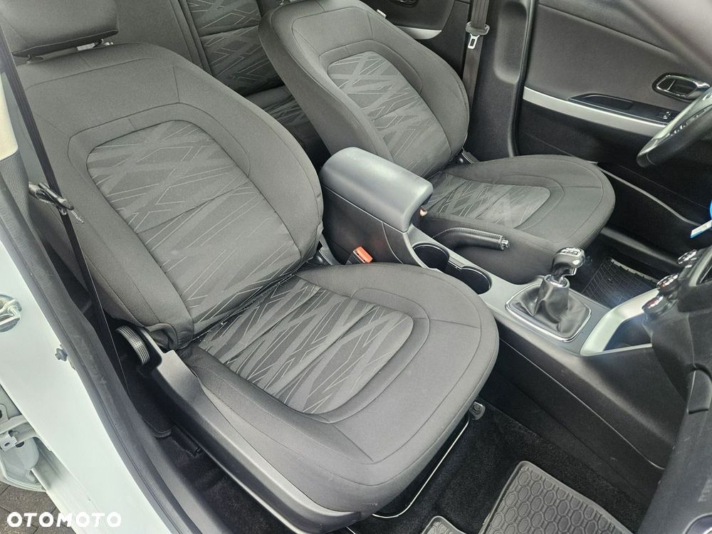Kia Ceed - 12