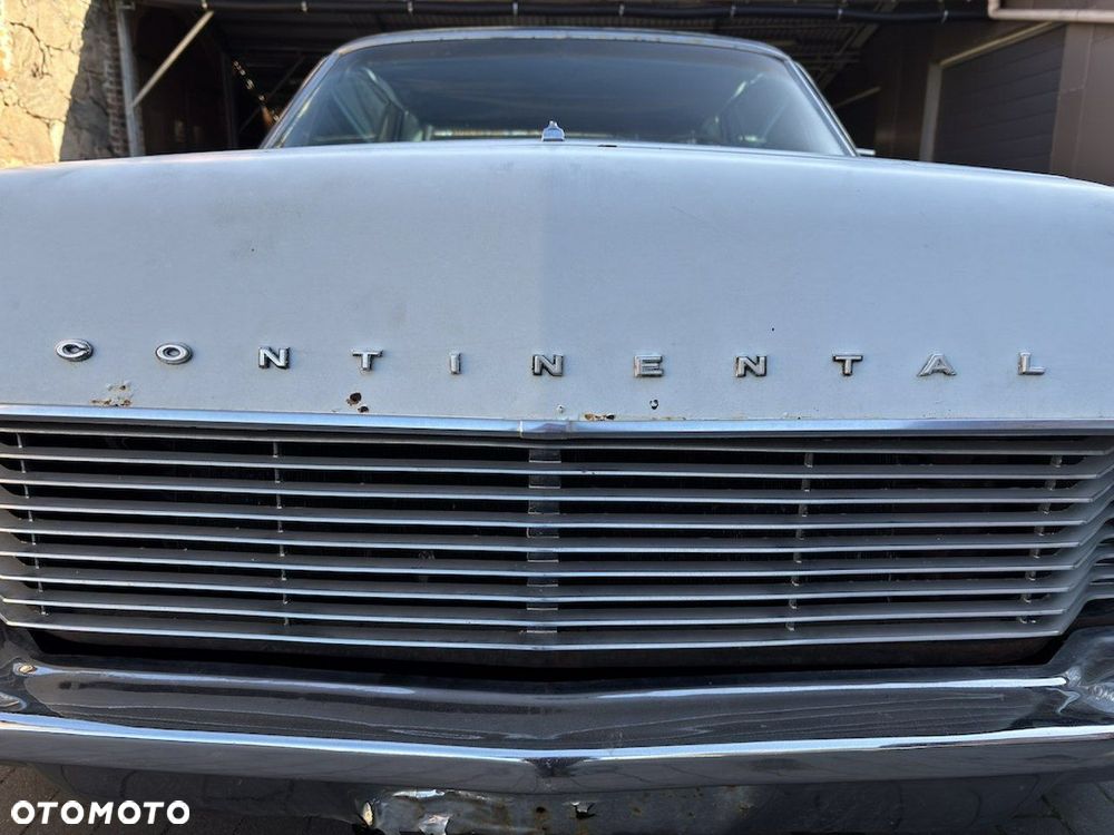 Lincoln Continental - 25