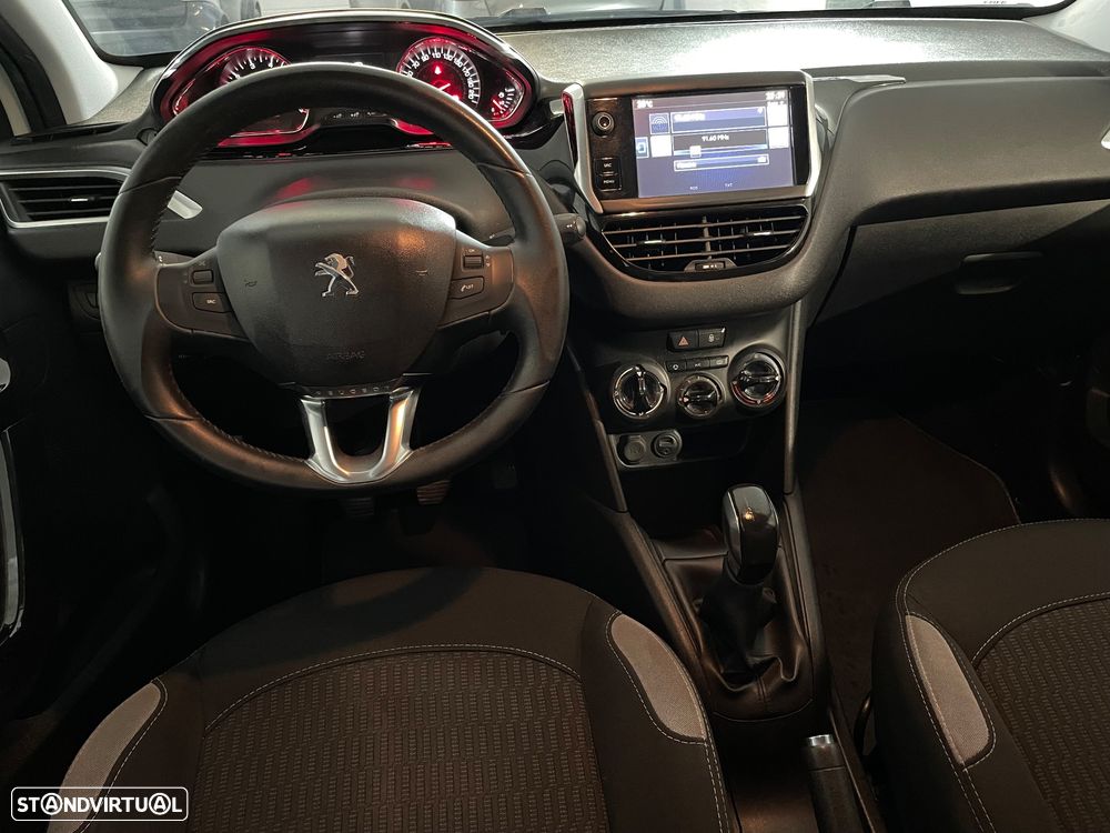 Peugeot 208 82 PureTech Style - 11