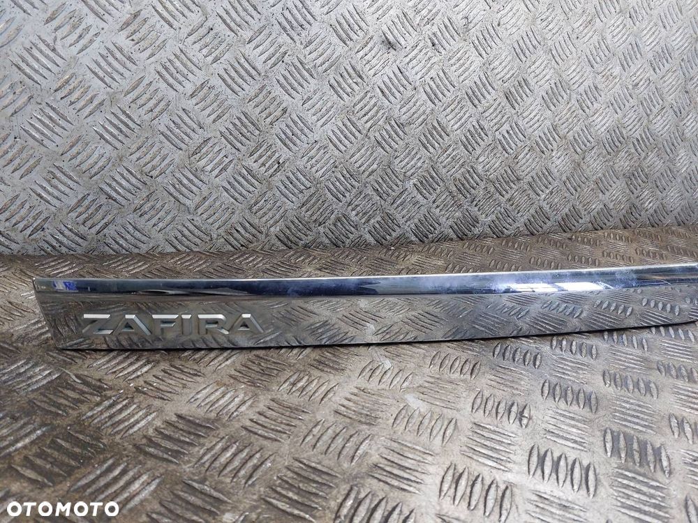 BLENDA KLAPY BAGAŻNIKA OPEL ZAFIRA B 13137862 - 2