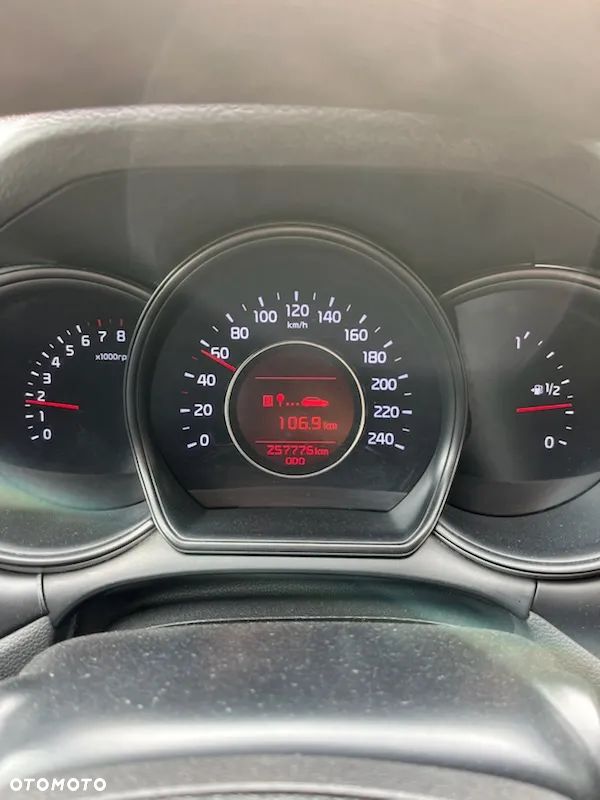 Kia Ceed - 10