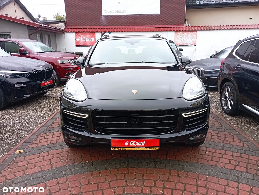 Porsche Cayenne Turbo - 2