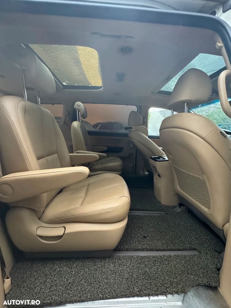 Kia Carnival - 11