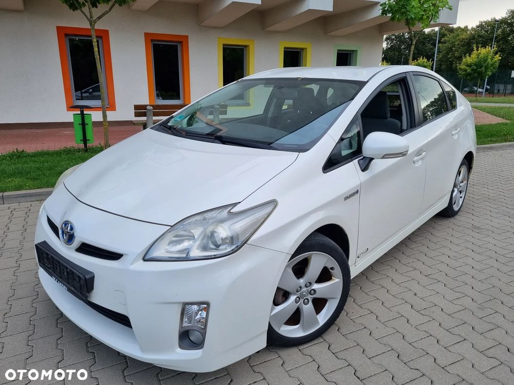 Toyota Prius (Hybrid) Life - 10