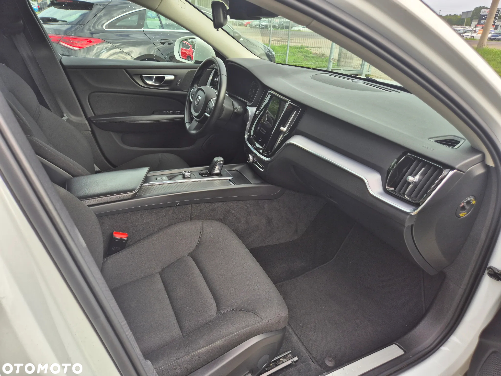 Volvo V60 B3 B DKG Momentum - 22