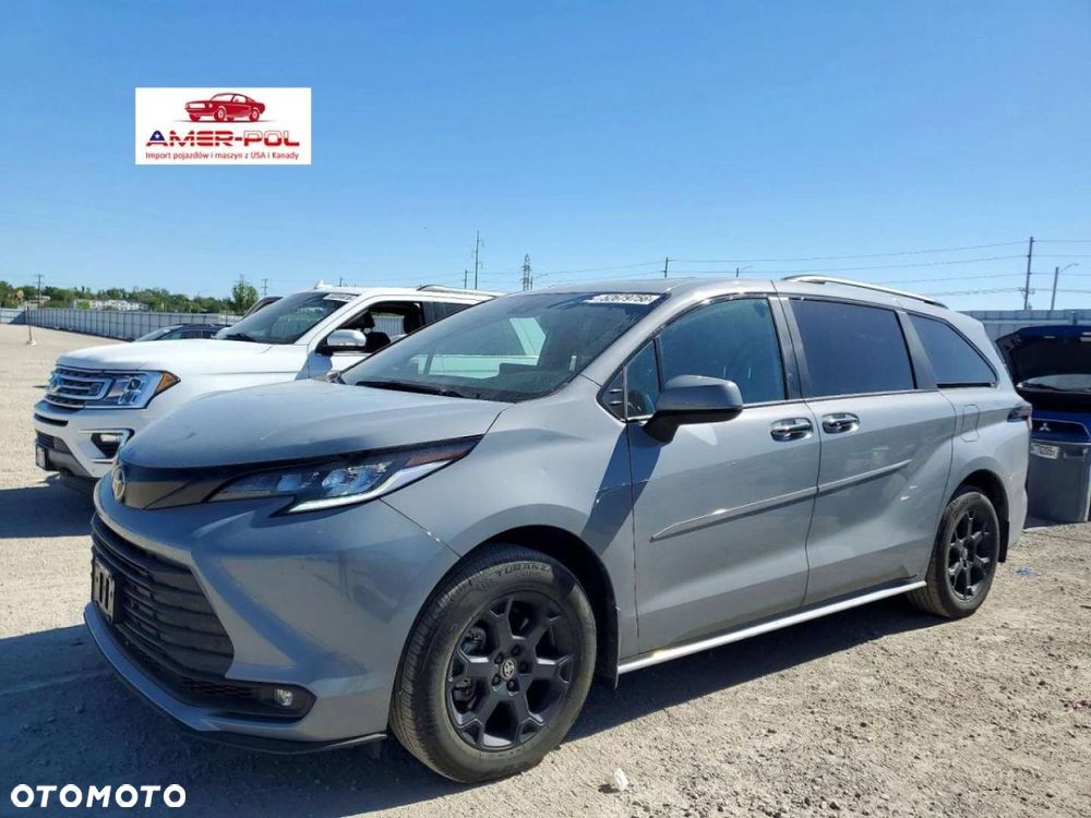 Toyota Sienna - 1