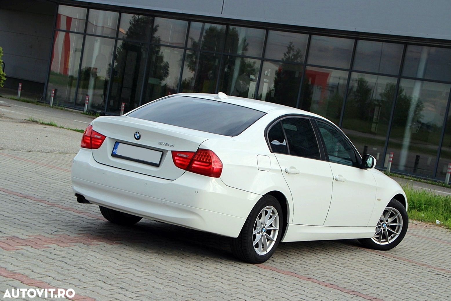 BMW Seria 3 318d - 11