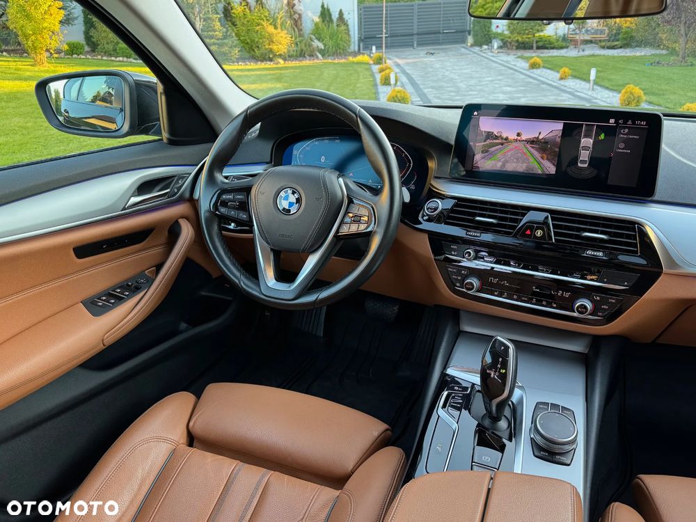 BMW Seria 5 520d xDrive - 28