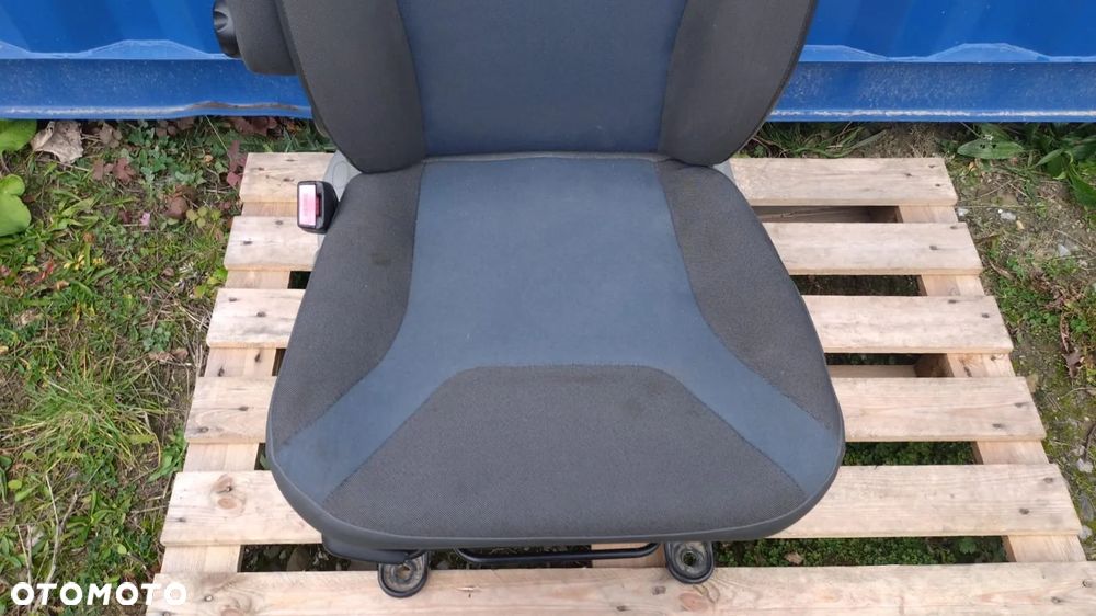 FOTEL KIEROWCY TRAFIC VIVARO PRIMASTAR 01- NO 925/149 - 4