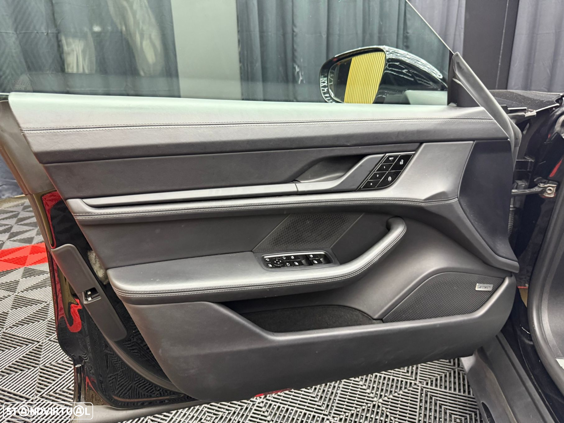 Porsche Taycan 4S bateria Performance Plus - 19