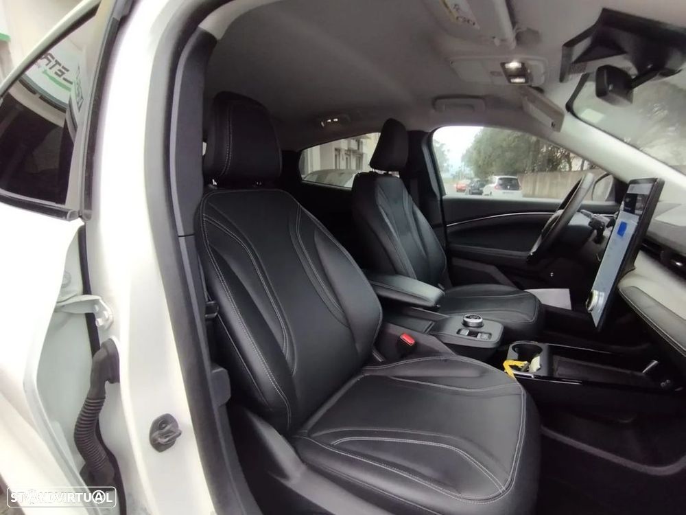 Ford Mustang Mach-E - 3