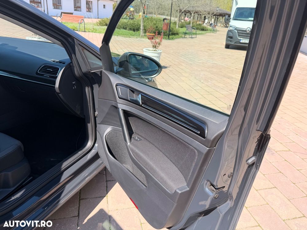 Volkswagen Golf - 10