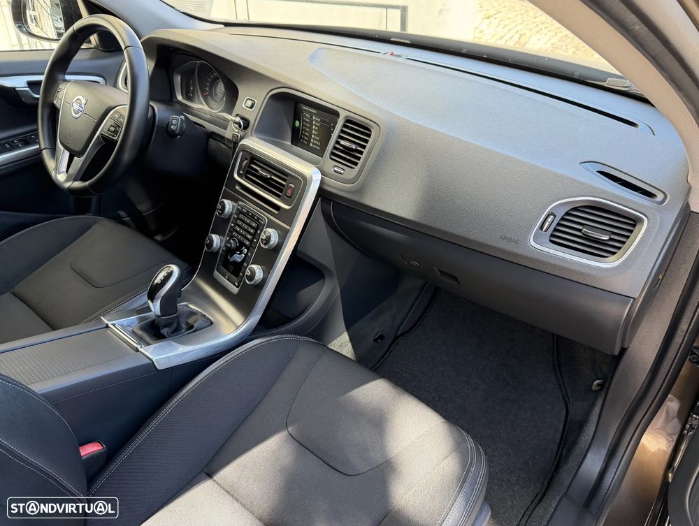 Volvo V60 2.0 D3 Momentum Geartronic - 13