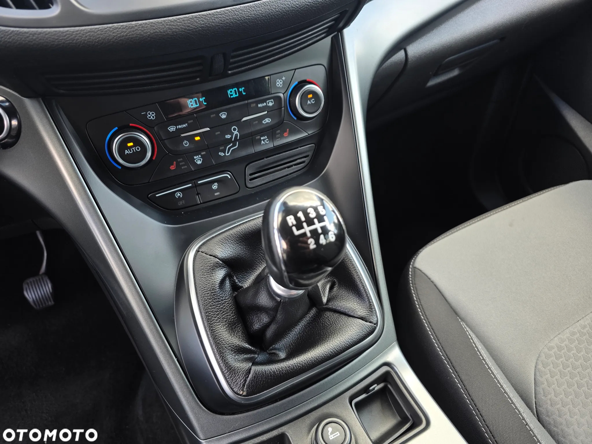 Ford Kuga 2.0 TDCi 2x4 Titanium - 23
