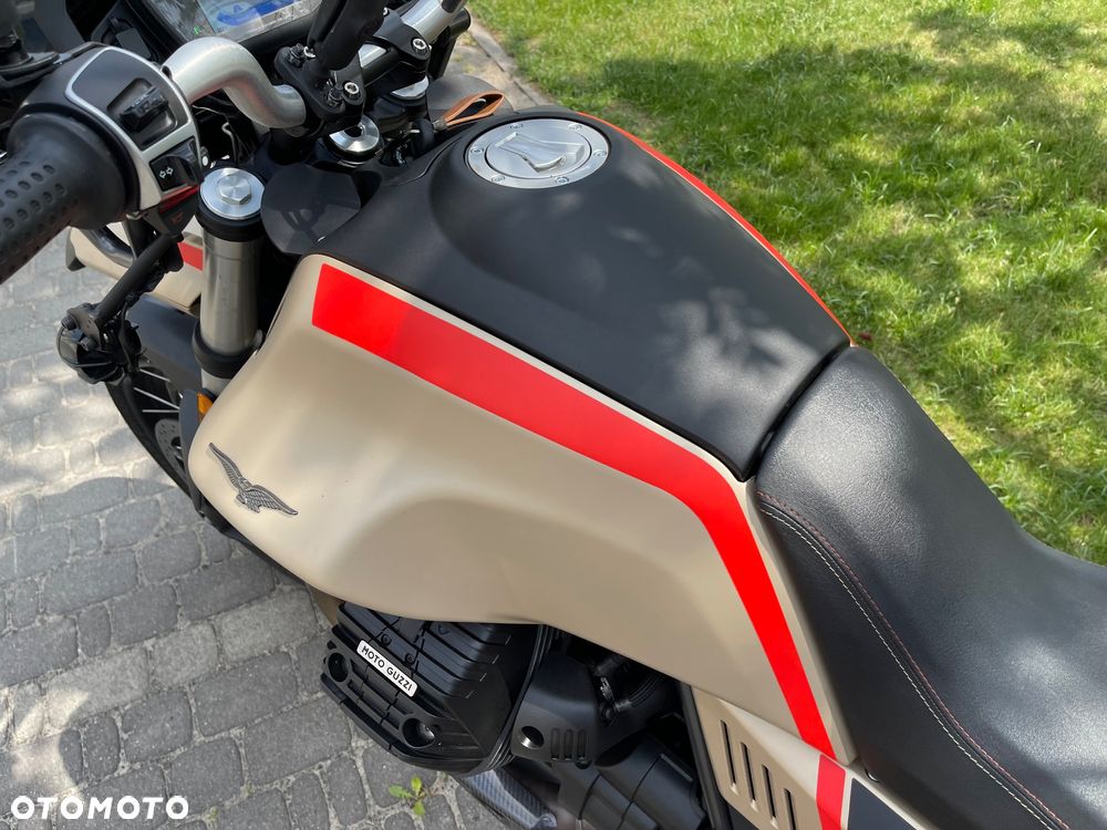 Moto Guzzi V85 - 24
