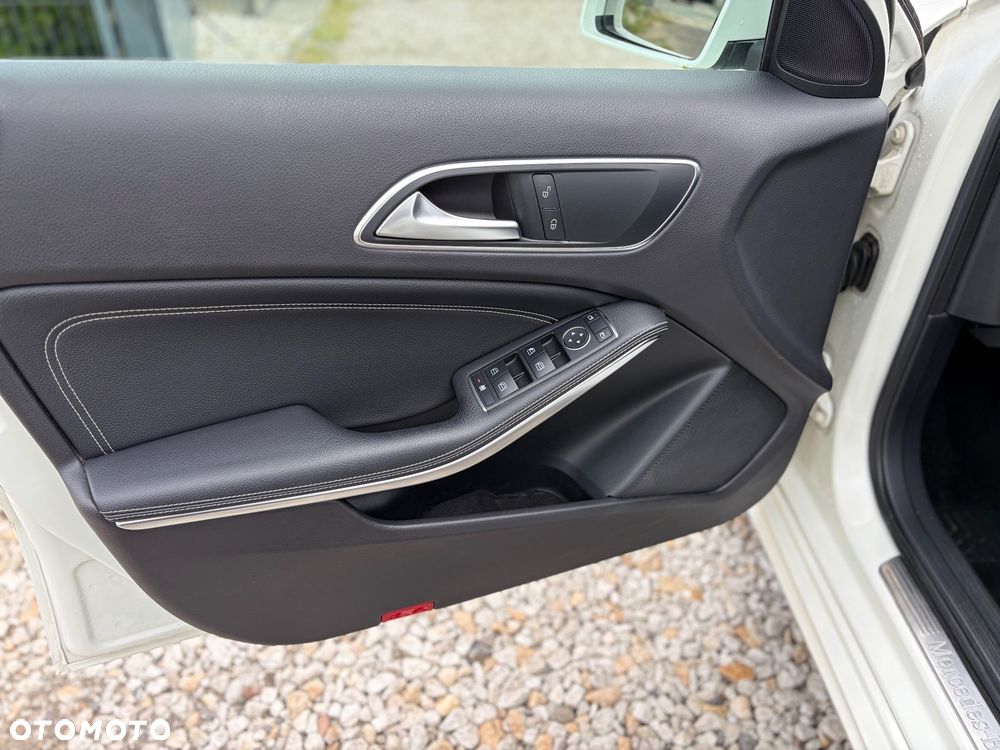 Mercedes-Benz Klasa A 180 BlueEfficiency Edition - 33