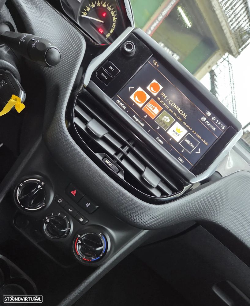 Peugeot 2008 1.2 PureTech Signature - 18