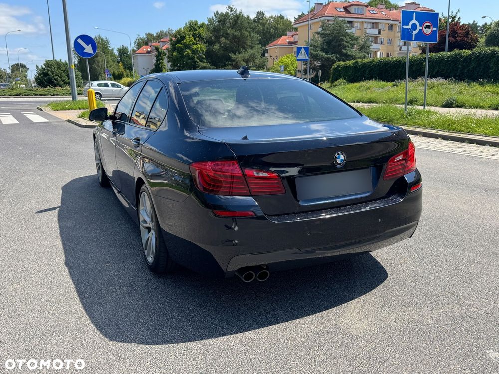 BMW Seria 5 525d xDrive - 11