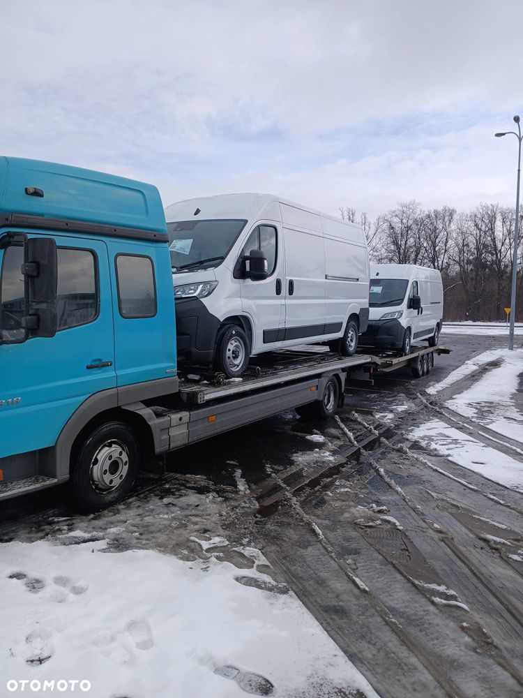 Mercedes-Benz 818 - 2