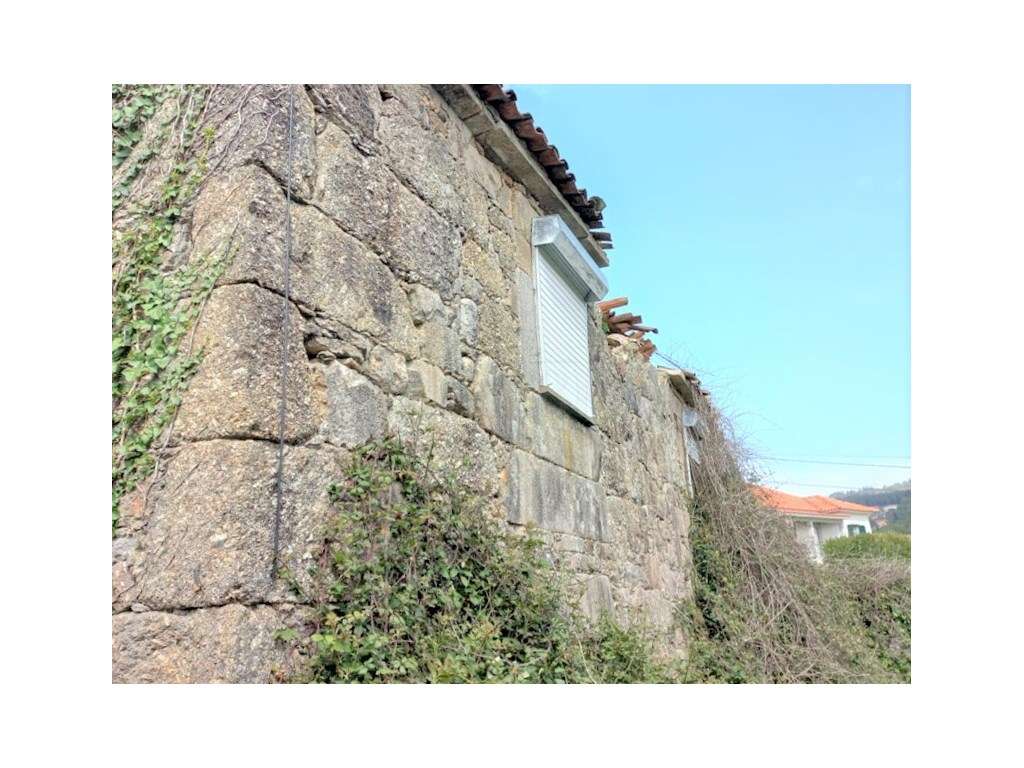 Casa antiga em pedra para restauro em Padornelo - Grande imagem: 4/13