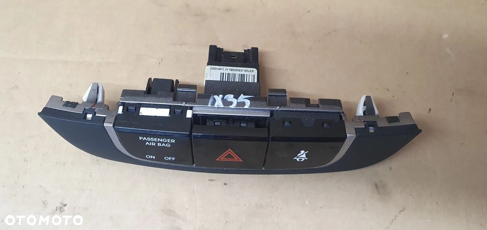 Przełącznik włącznik świateł awaryjnych Hyundai IX35 84740-2S350 - 4