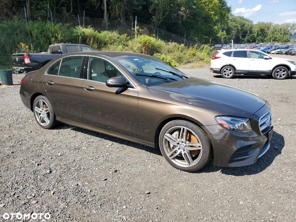 Mercedes-Benz Klasa E 300 9G-TRONIC Exclusive - 2