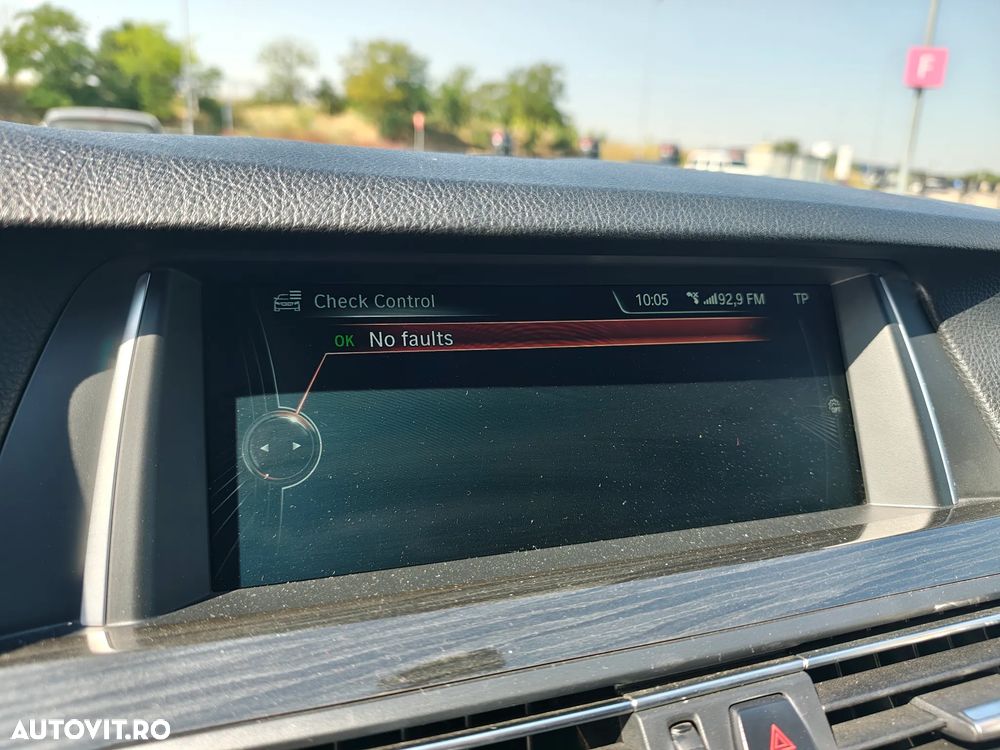 BMW Seria 5 525d xDrive AT - 32