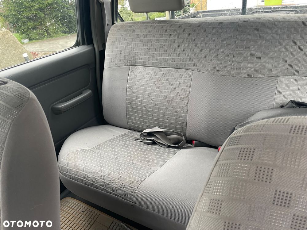 Nissan Pickup 2.5 TDi Navara - 12