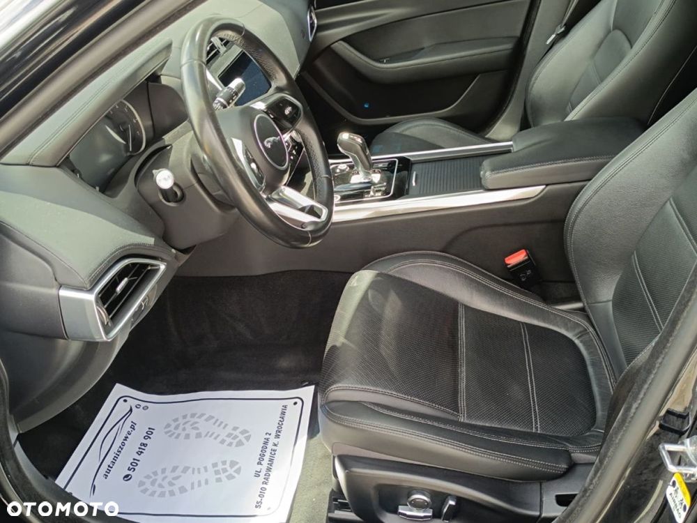 Jaguar XE - 19
