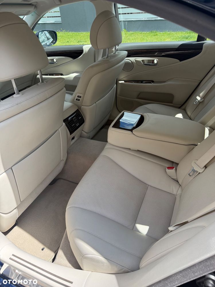 Lexus LS 600h - 7