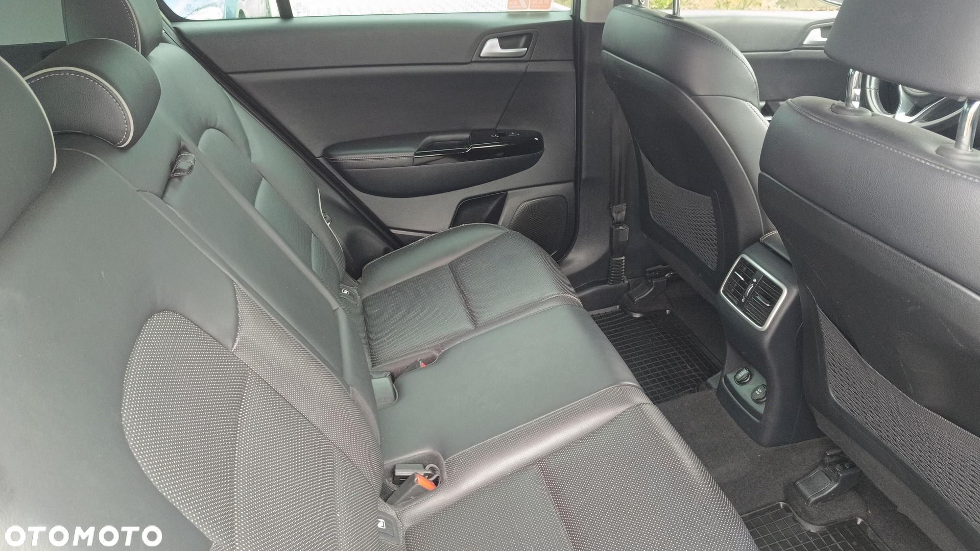 Kia Sportage 1.6 T-GDI Business Line 4WD - 11
