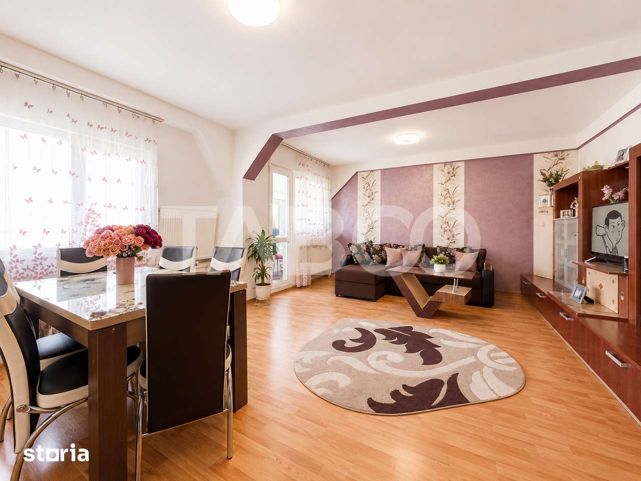 Apartament foarte spatios 3 camere balcon zona Cedonia intabulat — fotografia 1