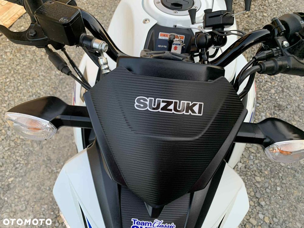 Suzuki GSX - 13