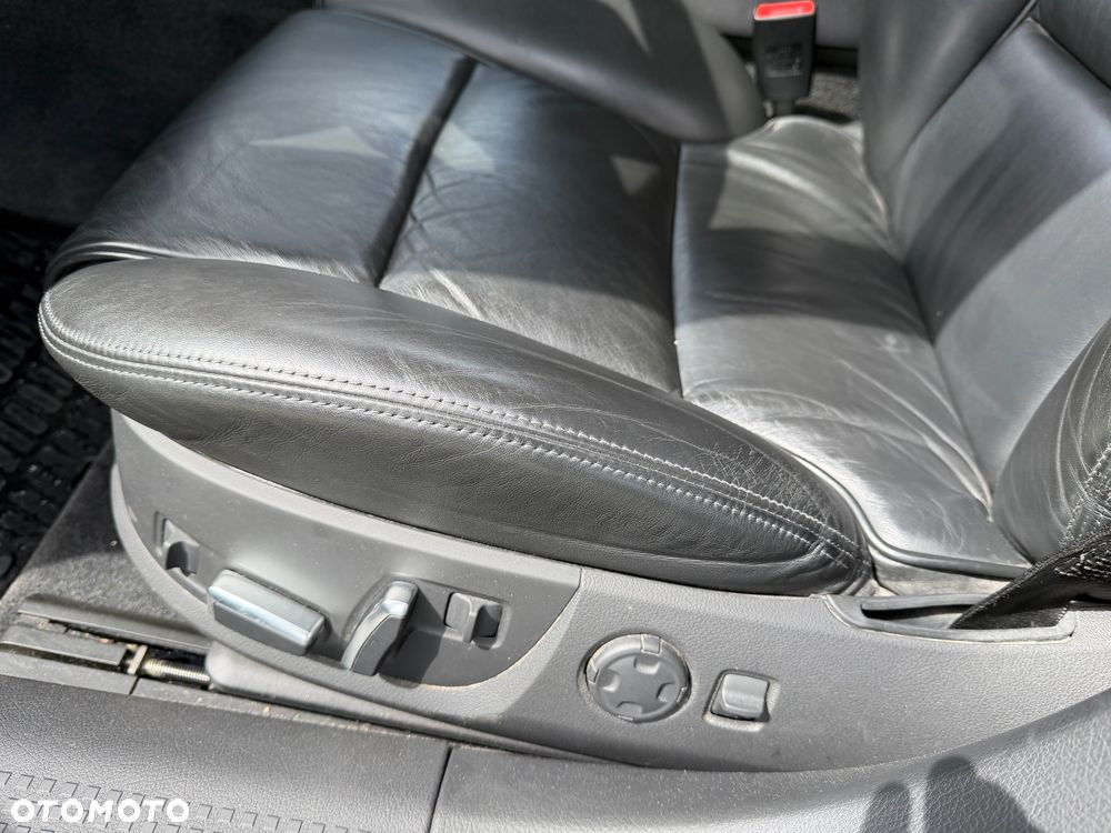 Audi A8 4.2 Quattro - 35