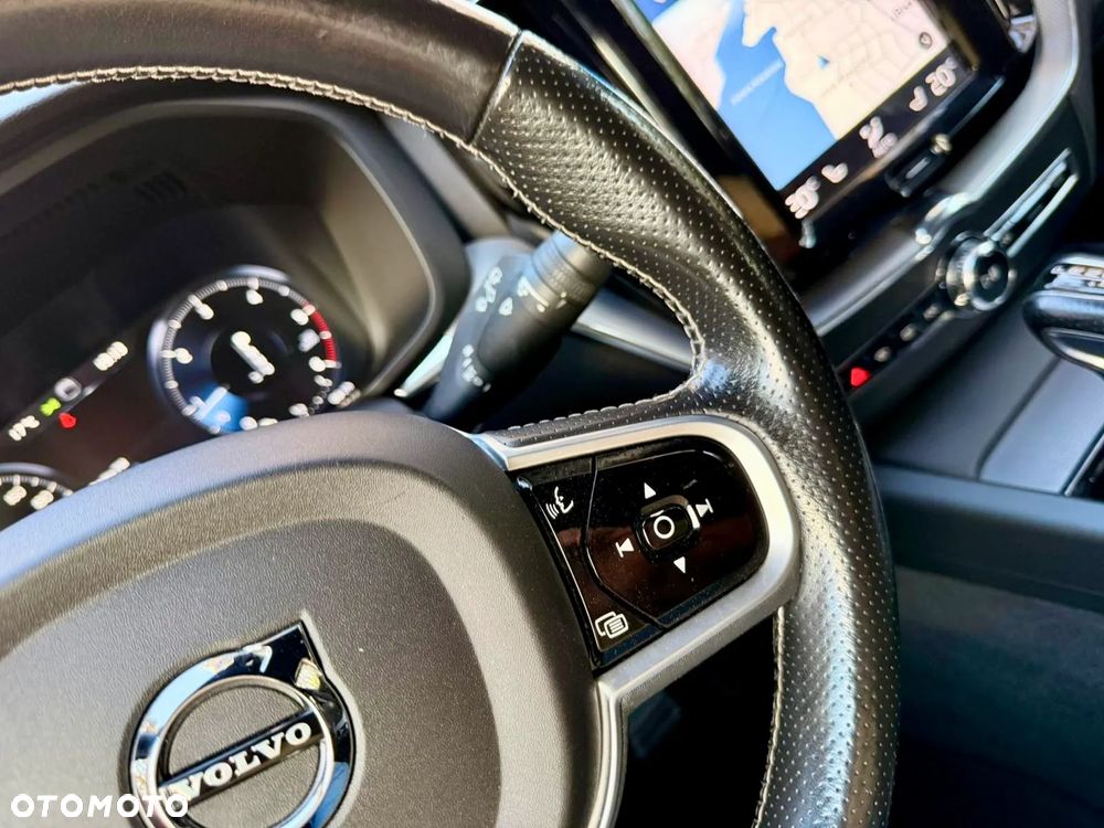 Volvo XC 60 D4 AWD R-Design - 18