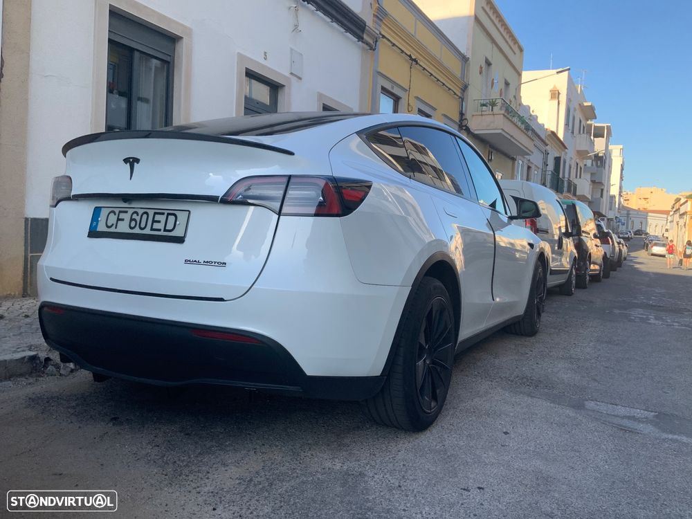 Tesla Model Y - 16