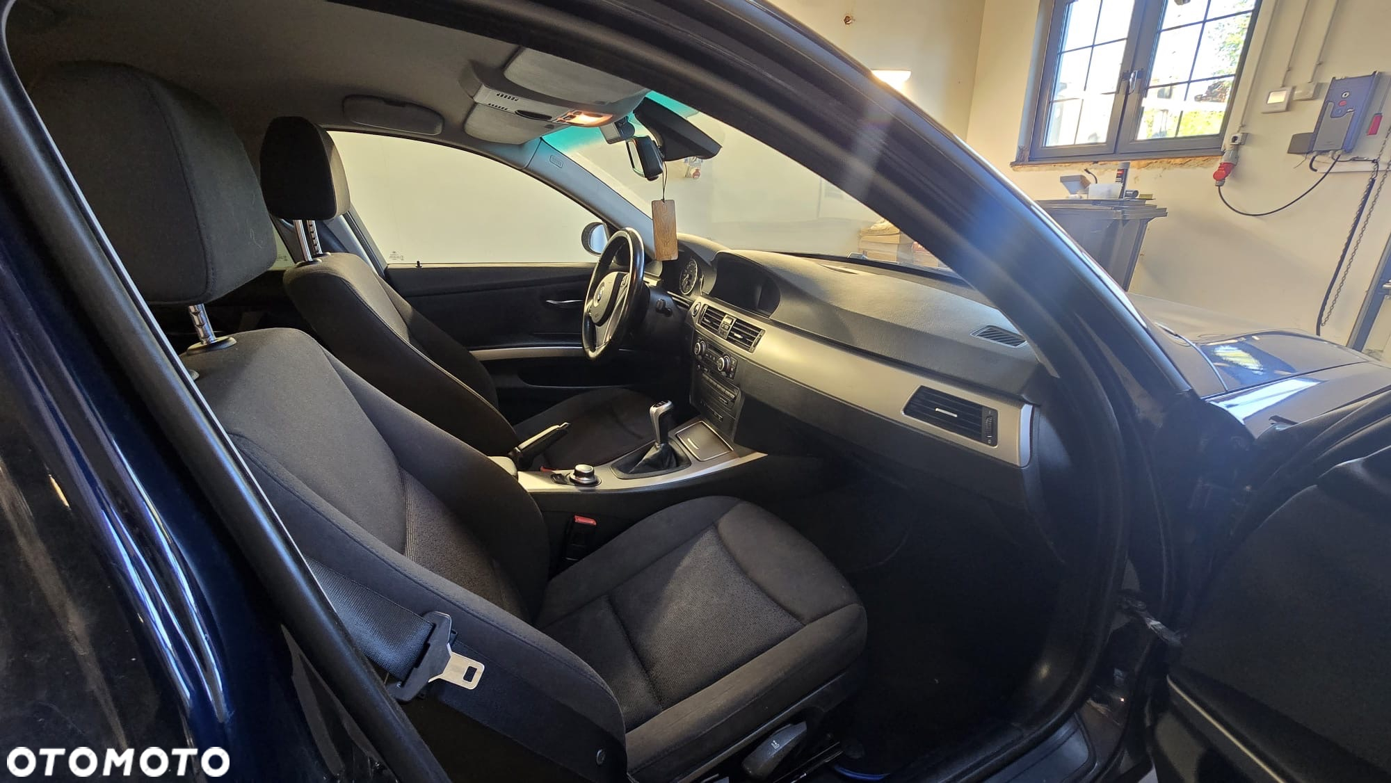 BMW Seria 3 318d - 14