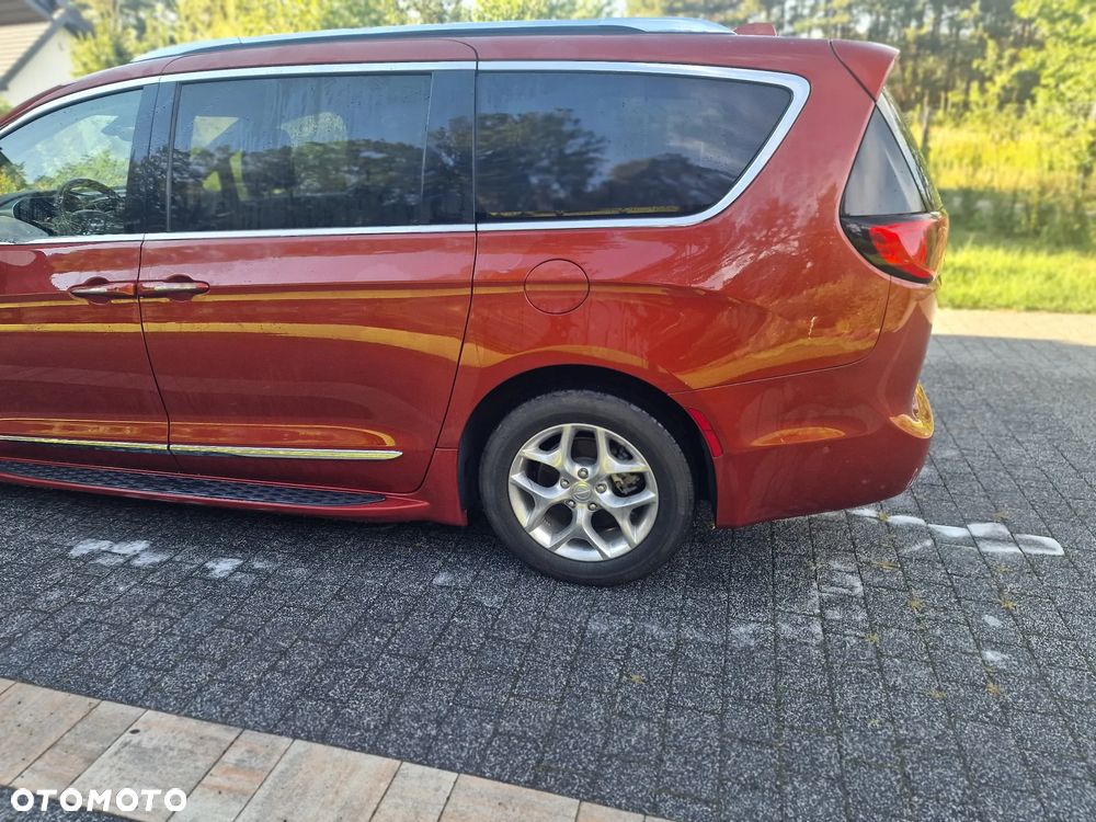 Chrysler Pacifica - 4